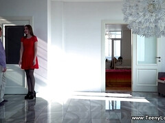 Brunette brune, Tir de sperme, Embrassement, Lingerie, Orgasme, Rasée, Jarretelles, Adolescente