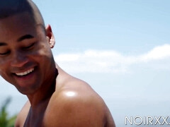 Grosse bite, Sucer une bite, Gorge profonde, En levrette, Homosexuelle, Branlette thaïlandaise, Hard, Interracial