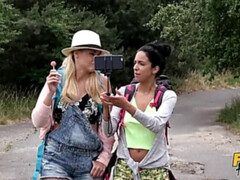 Arsch, Arschlecken, Grosse titten, Fingern, Lecken, Im freien, Muschi, Flotter dreier