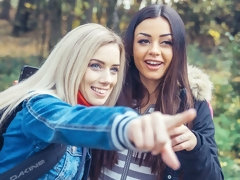 Blasen, Hundestellung, Frau frau mann, Handjob, Dürr, Strümpfe, Jungendliche (18+), Flotter dreier