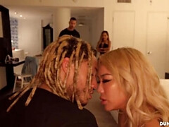 お尻, デカパイ, バイセクシャル, ブロンド, キス, 下着, 筋肉, オッパイの