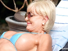 Tetas grandes, Mamada, Abuelita, Sexo duro, Interracial, Lamidas, Madres para coger, Piscina
