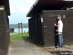 ブロンド, 巨乳な, お婆さん, 熟年, アウトドア, 垂れ乳, ティーン