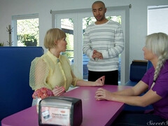 Nana, Grosse bite, Gros seins, Blonde, Sucer une bite, Léchez, Maman, Monstre