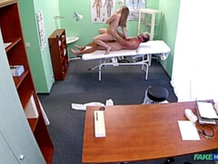 Leie, Hundestellung, Aufs gesicht abspritzen, Fingern, Lecken, Krankenschwester, Büro, Uniform