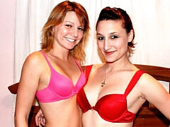 Gros cul, Gros seins, Embrassement, Lesbienne, Lingerie, Chatte, Dénudage, Nénés