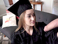 Grosser arsch, Grosser schwanz, Blasen, Braunhaarige, Spermaladung, Handjob, Zierlich, Titten