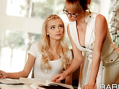 Жопа, Пальцем, Поцелуи, Белье, Мастурбация, Стриптизерша, Молоденькие, Сиськи