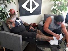 Amateur, Couple, Fétiche, Fétiche des pieds, Homosexuelle, Muscle, Fumer, Tatouage