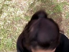 Enthousiasteling, Grote lul, Bruinharig, Sperma in mond, Handbeurt, Hd, Buiten, Gezichtspunt