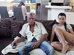 18 jaar, Pijpbeurt, Tsjechisch, Daddy, Likken, Rijpe lesbienne, Tiener