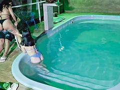 Любители, Большой член, Минет, Застукали, Мастурбация, Оргии, Бассейн, Втроем