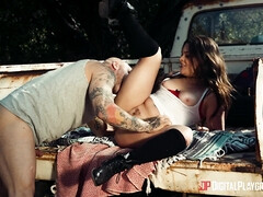 69, お尻, ブーツ, 茶髪の, 車, ラティーナ, タトゥー, オッパイの