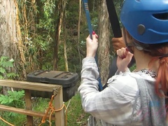 Sucer une bite, Pieds, Branlette thaïlandaise, Jeans, Chatte, Rasée, Maigrichonne, Nénés