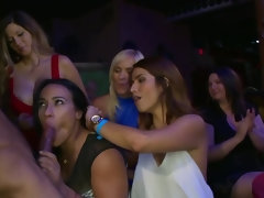 Grote mammen, Gek, Sperma shot, Sperma in gezicht, Hardcore, Interraciaal, Latijnse vrouw, Zuigen