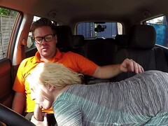 Tussi, Blondine, Blasen, Auto, Hundestellung, Hd, Milf, Pov