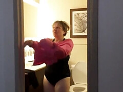 Abuelita, Público, Traje de baño