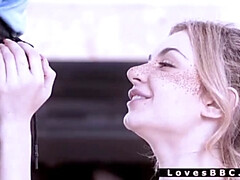 Grosser schwanz, Schwarz, Blondine, Hundestellung, Natürlichen titten, Reiten, Titten, Ehefrau