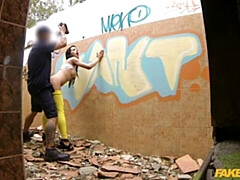 Gros cul, Grosse bite, Gros seins, Sucer une bite, Brunette brune, En levrette, De plein air, Nénés