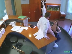 フェラチオ, イく瞬間, 医者, バック, 指いじり, 手コキする, なめる, オッパイの