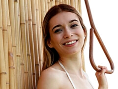 Bikini, Doigter, Masturbation, Seins naturels, Orgasme, Maigrichonne, Solo, Nénés