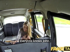 Amateur, Voiture, Queue, Hard, Seins naturels, Petite femme, Chatte, Mouillée