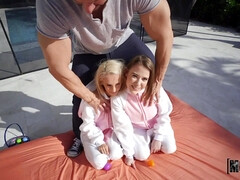 お尻, 美女, ぽっちゃり, デカチン, 気狂い, ティーン, 三人, オッパイの