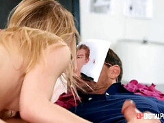 Américain, Cul, Blonde, Tir de sperme, En levrette, Bâillonner, Masturbation, Nénés