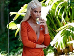 Anal, Gros cul, Grosse bite, Blonde, Sucer une bite, En levrette, Mère que j'aimerais baiser, Nénés