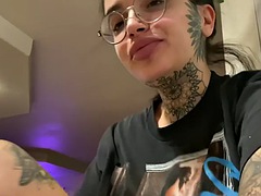 Enthousiasteling, Grote mammen, Vriendin, Hardcore, Likken, Pornster, Tatoeage, Tieten likken