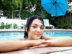 Cul, Sucer une bite, En levrette, Branlette thaïlandaise, Piscine, Rasée, Dénudage, Adolescente