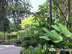 Grosse bite, Sucer une bite, Brunette brune, Éjaculation interne, Tir de sperme, Branlette thaïlandaise, Branlette thaïlandaise, Rasée