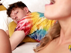 ビキニ, ホテル, オマンコ, スパンキング, おもらし, タトゥー, 三人, 濡れ