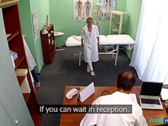 Leie, Arsch, Spermaladung, Hundestellung, Krankenschwester, Muschi, Flotter dreier, Uniform