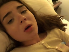 Sucer une bite, Brunette brune, Pieds, Doigter, Petite amie, Pov, Maigrichonne, Mouillée