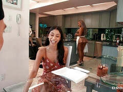 Nana, Gros seins, Sucer une bite, Plantureuse, Hd, Actrice du porno, Réalité, Nénés