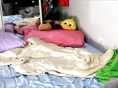 Leie, Tussi, Schlafzimmer, Grosse titten, Braunhaarige, Vollbusig, Pov, Titten