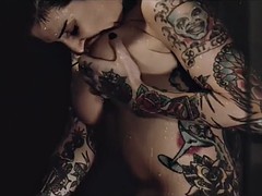 Chica, Morena, Penetracion con dedos, Sexo duro, Besar, Lesbiana, Lamidas, Ducha