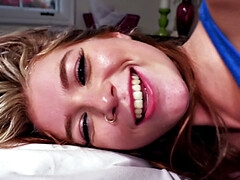 Анальный секс, Большие дырки, Вставлять, Пирсинг, Киски, Тату, Вибратор, Подглядывание