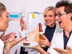 Grote kont, Grote mammen, Blond, Hakken, Masturbatie, Moeder die ik wil neuken, Alleen, Speelgoed