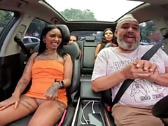 Amateur, Cul, Brésilienne, Brunette brune, Voiture, Première fois, Fille latino, Chatte