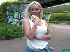 Kont, Grote lul, Grote mammen, Brits, Sperma shot, Europees, Buiten, Tatoeage