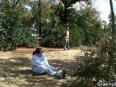 Sucer une bite, Brunette brune, Femme couguar, Gorge profonde, Mère que j'aimerais baiser, Maman, Réalité, Belle mère