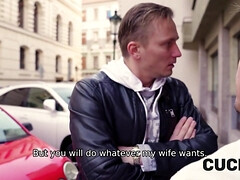 Paar, Gehörnter ehemann, Hundestellung, Milf, Natürlichen titten, Realität, Tätowierung, Titten