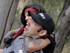 Anal, Gros seins, Sucer une bite, Bondage, Brunette brune, Fétiche, Hard, Tatouage