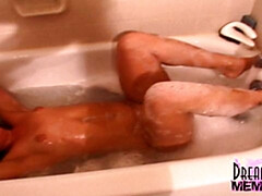 18 ans, Amateur, Salle de bains, Brunette brune, Hd, Chatte, Rasée, Nénés