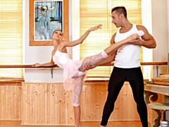 18, お尻, デカチン, フェラチオ, 茶髪の, バック, 自然山雀, ティーン