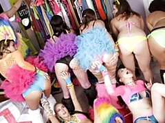 Жопа, Поцелуи, Лесбиянка, Лизание, Белье, Вечеринка, Бритые, Сиськи