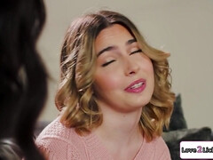 Blond, Bruinharig, Harig, Lesbisch, Masturbatie, Klein, Kut duiken, Tieten likken