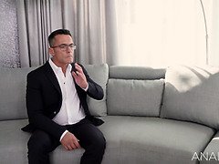 アナル, 美人, 旦那, なめる, 淫乱熟女, 母, ルーマニア人, フェラする